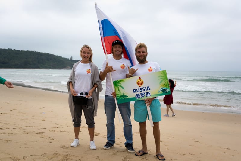 Сборная России по сёрфингу на соревнованиях в Китае